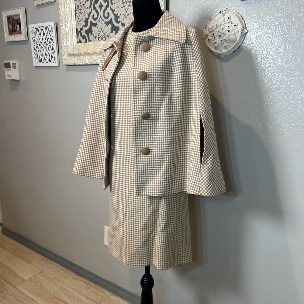 Vintage Houndstooth Skirt Suit with Cape Jacket - Neutral Tones - Picture 4 of 12